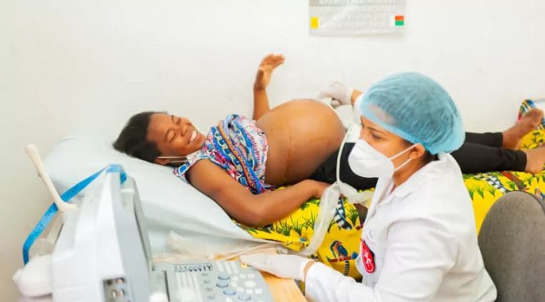 Mortalité maternelle en Afrique : une baisse de 40 % en vingt ans, mais un objectif 2030 hors d'atteinte